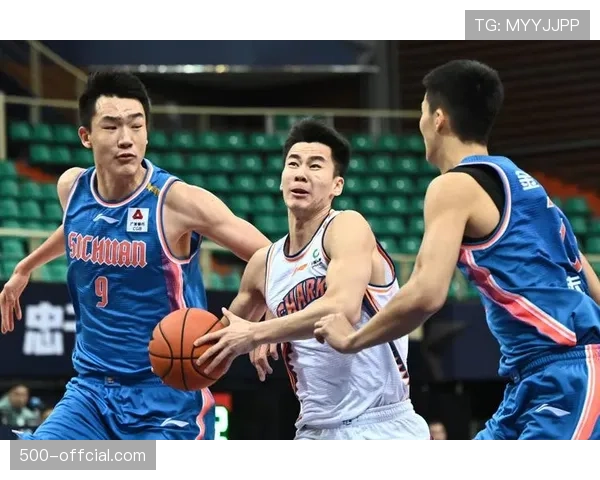 聚焦：老将韩硕在季后赛首战替补登场，成为现役最年长出场球员