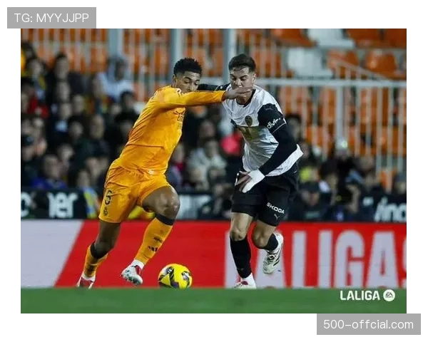 瞬间定格：贝林厄姆关键抢断后长途奔袭60米助攻，导演逆转进球